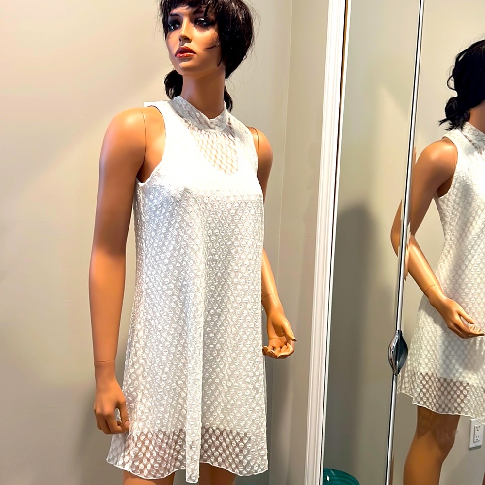 WHITE KNIT MINI DRESS. SMALL